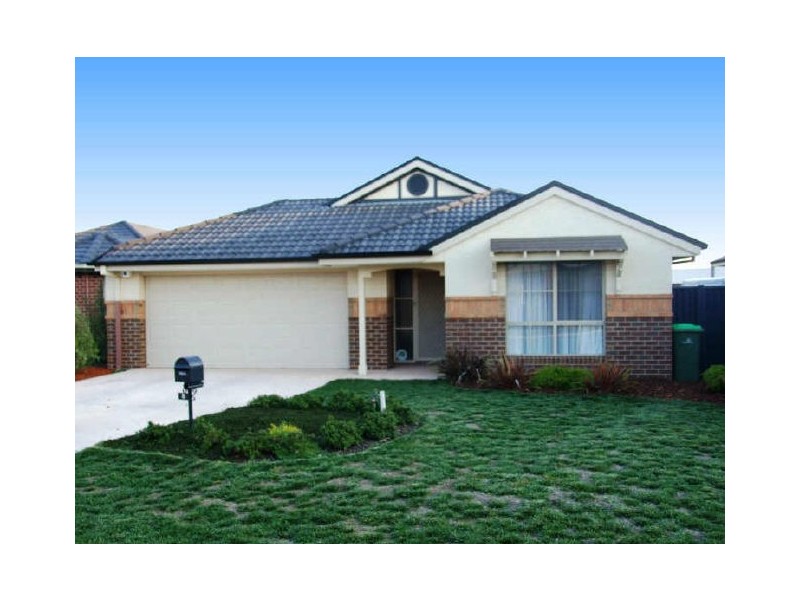 8 Cider Link, Pakenham VIC 3810