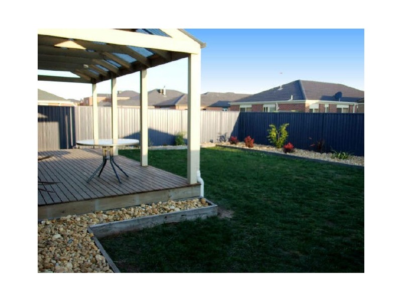 8 Cider Link, Pakenham VIC 3810
