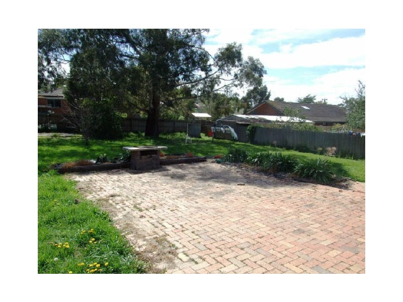 2 Finch Court, Pakenham VIC 3810