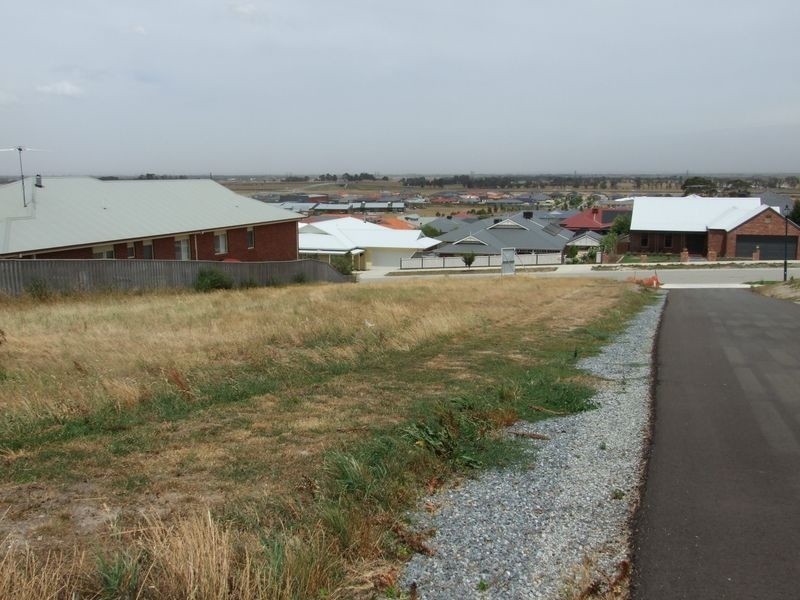 22 Overland Rise, Pakenham VIC 3810