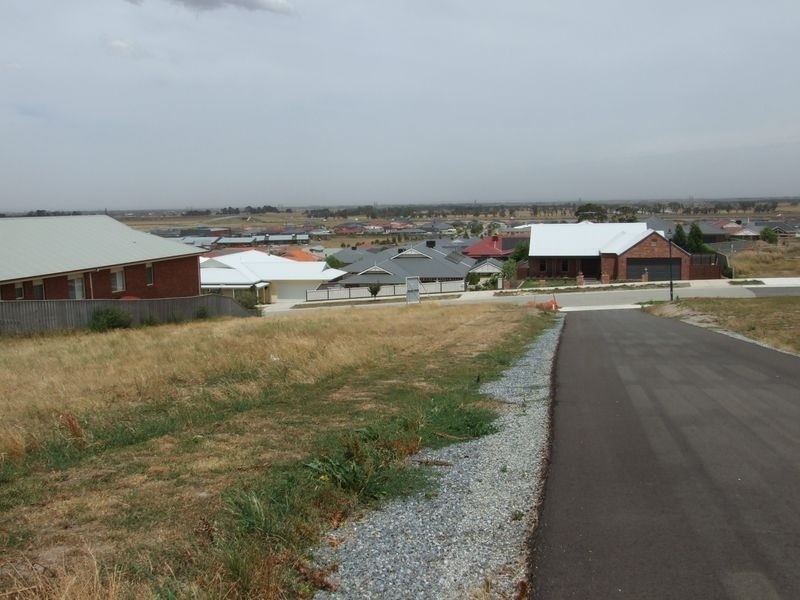 22 Overland Rise, Pakenham VIC 3810