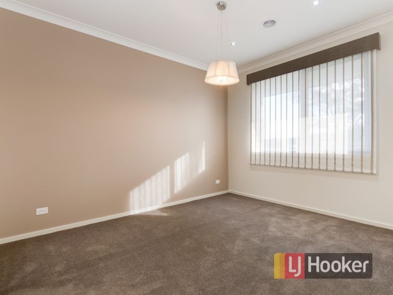 24 Grandvue Boulevard, Pakenham VIC 3810