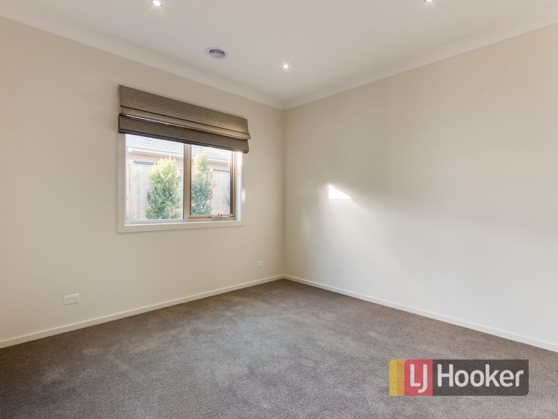 24 Grandvue Boulevard, Pakenham VIC 3810