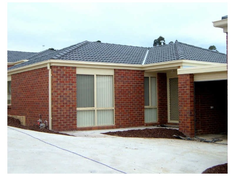2/5 Glenda Court, Pakenham VIC 3810
