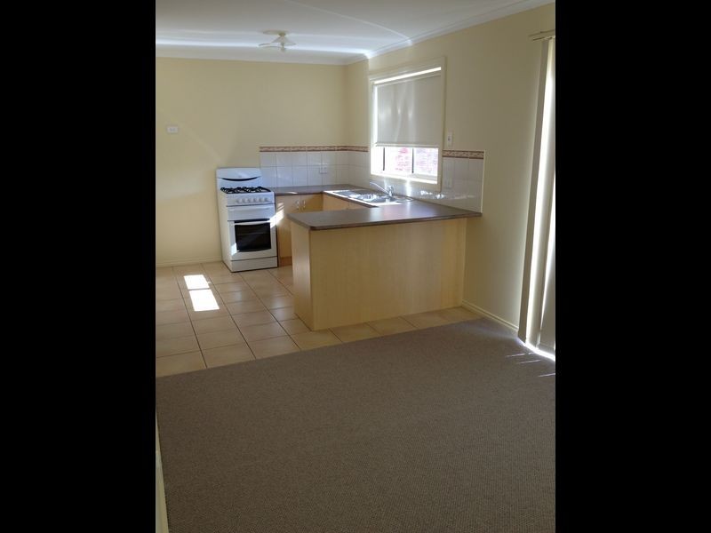 2/5 Glenda Court, Pakenham VIC 3810