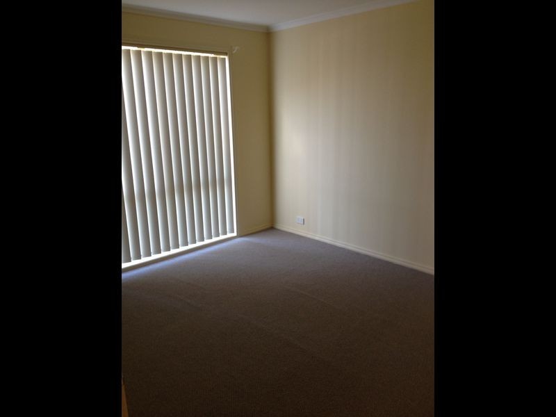 2/5 Glenda Court, Pakenham VIC 3810