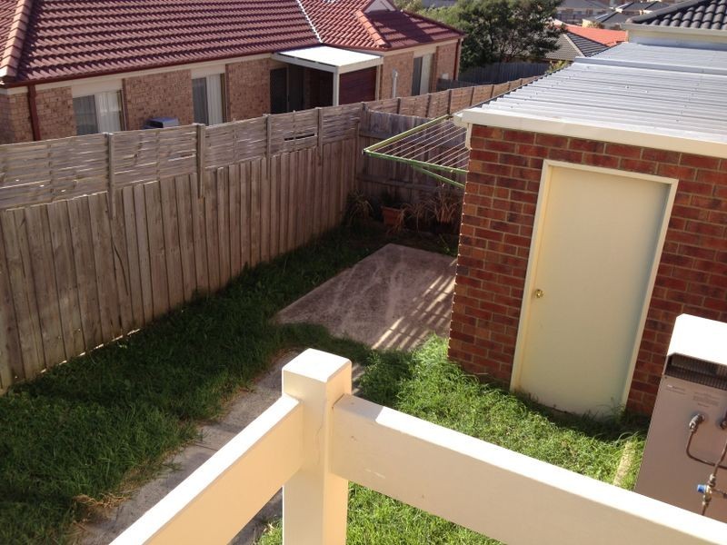 2/5 Glenda Court, Pakenham VIC 3810