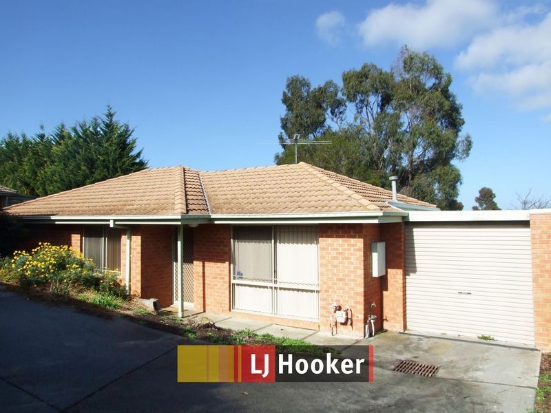 2/1 Balmoral Way, Pakenham VIC 3810