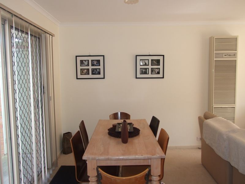 2/1 Balmoral Way, Pakenham VIC 3810
