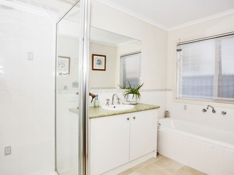 52 Shearwater Drive, Pakenham VIC 3810