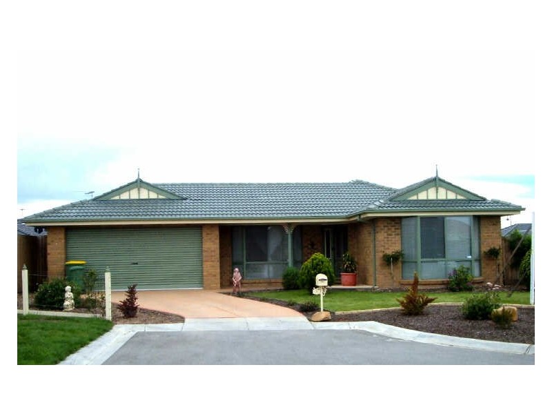 8 Manning Court, Pakenham VIC 3810
