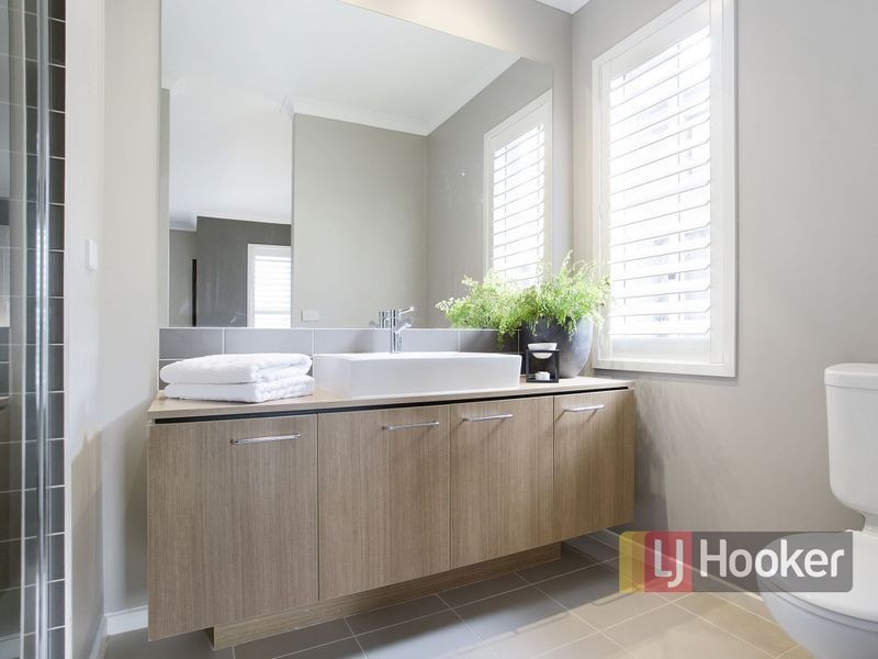 7 Page Close, Pakenham VIC 3810