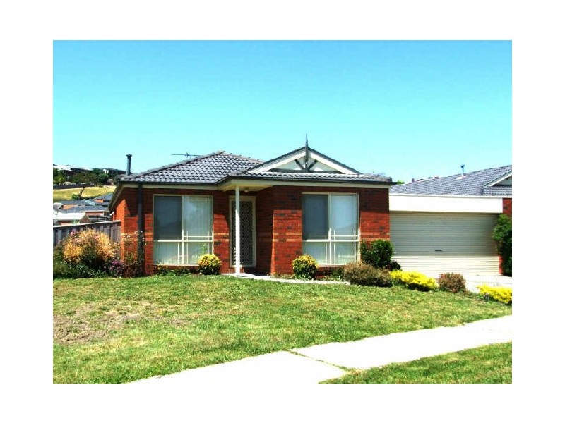 44 Balmoral Way, Pakenham VIC 3810