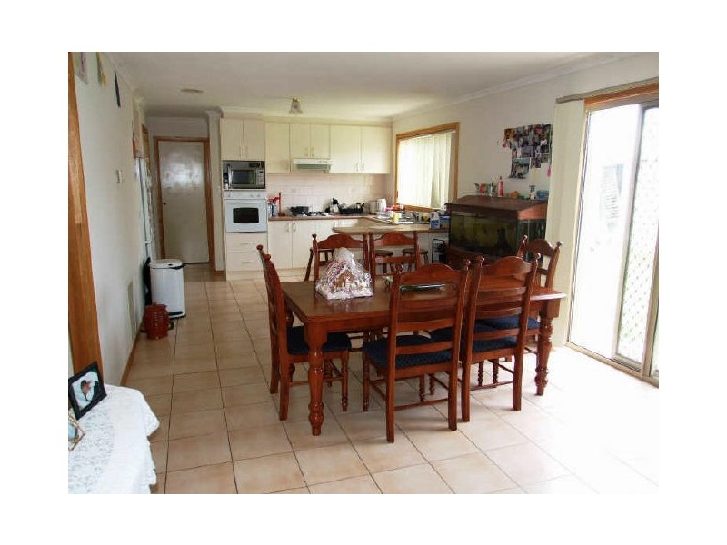 4 Capri Court, Pakenham VIC 3810