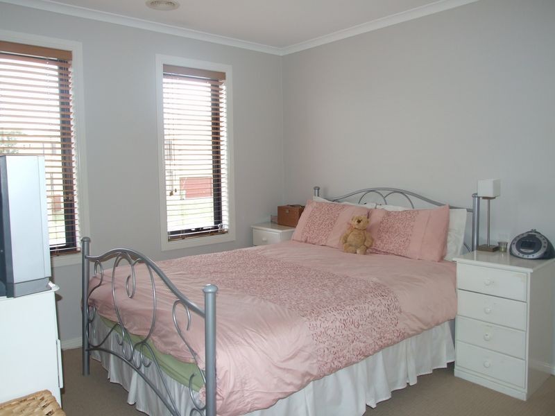 36 Waterford Rise, Pakenham VIC 3810