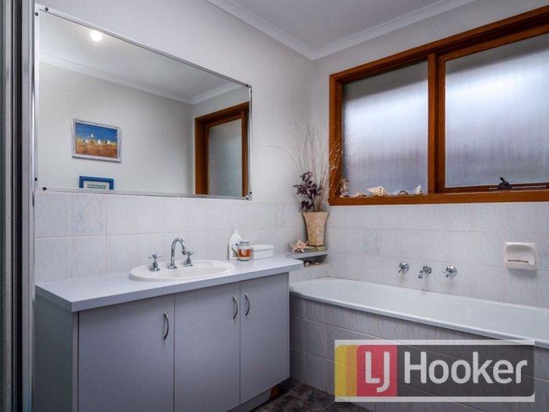 10 Hood Court, Berwick VIC 3806