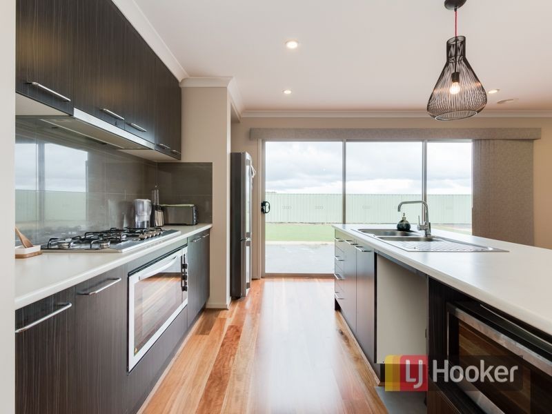 68 Dusseldorp Avenue, Pakenham VIC 3810