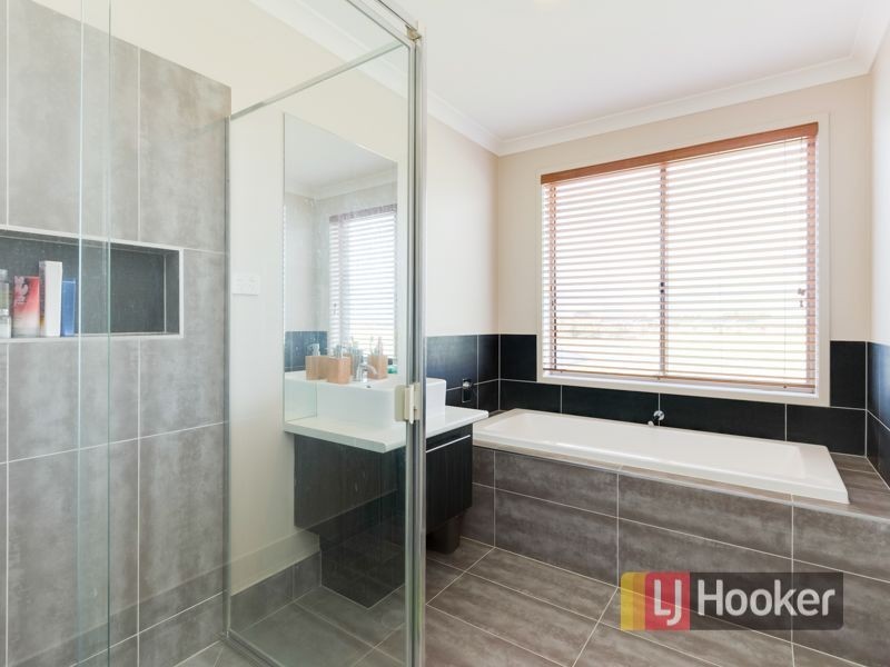 68 Dusseldorp Avenue, Pakenham VIC 3810