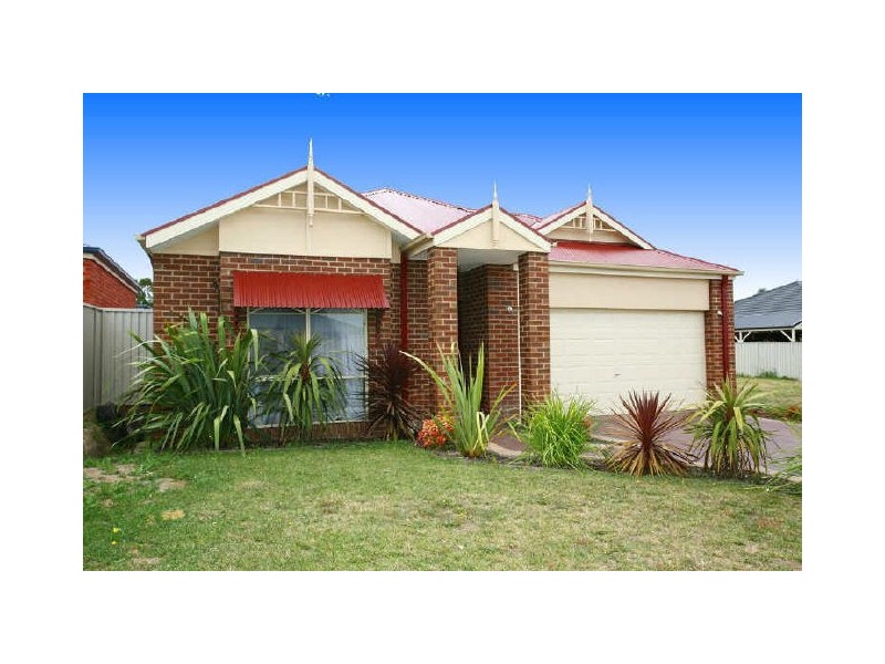 32 St Leonard Way, Pakenham VIC 3810