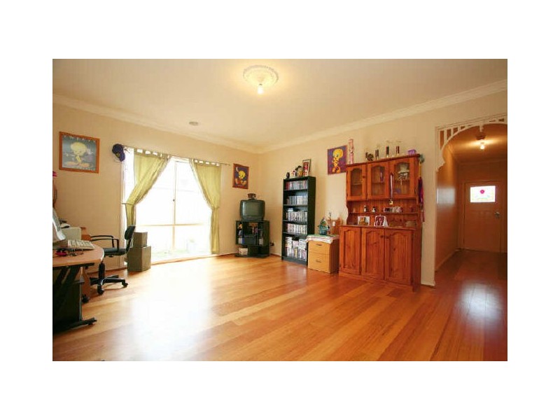 32 St Leonard Way, Pakenham VIC 3810