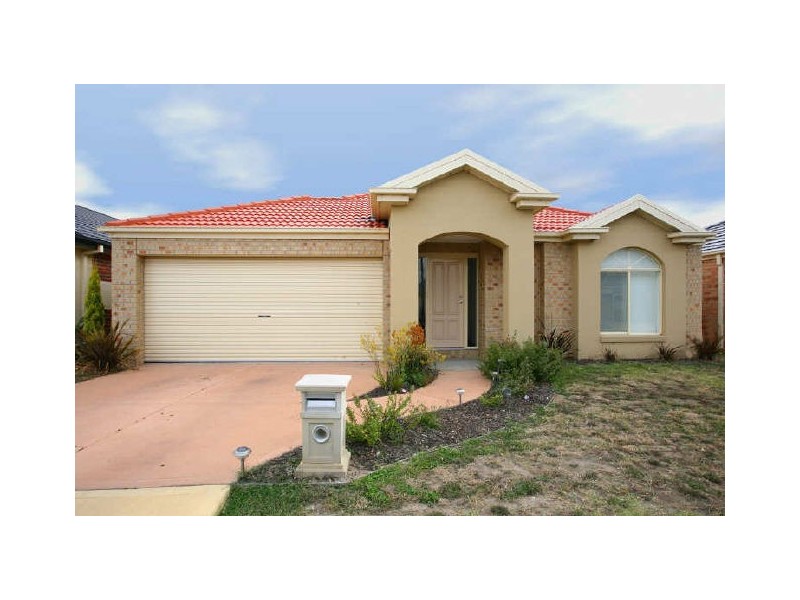 37 Scarlet Crescent, Pakenham VIC 3810