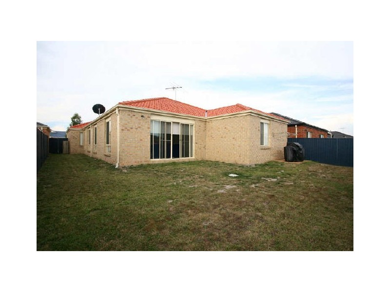 37 Scarlet Crescent, Pakenham VIC 3810