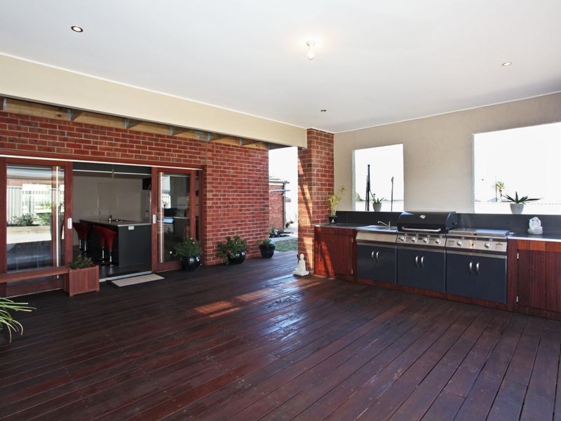 7 Arbour Rise, Pakenham VIC 3810