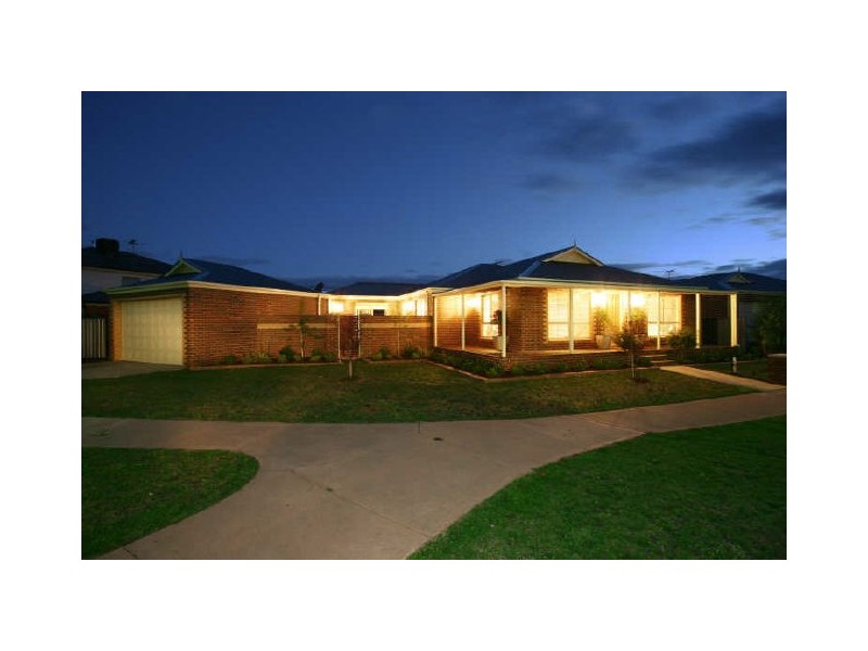 23 The Parkway, Pakenham VIC 3810