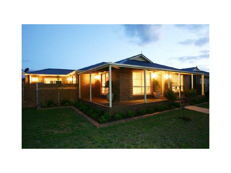 23 The Parkway, Pakenham VIC 3810