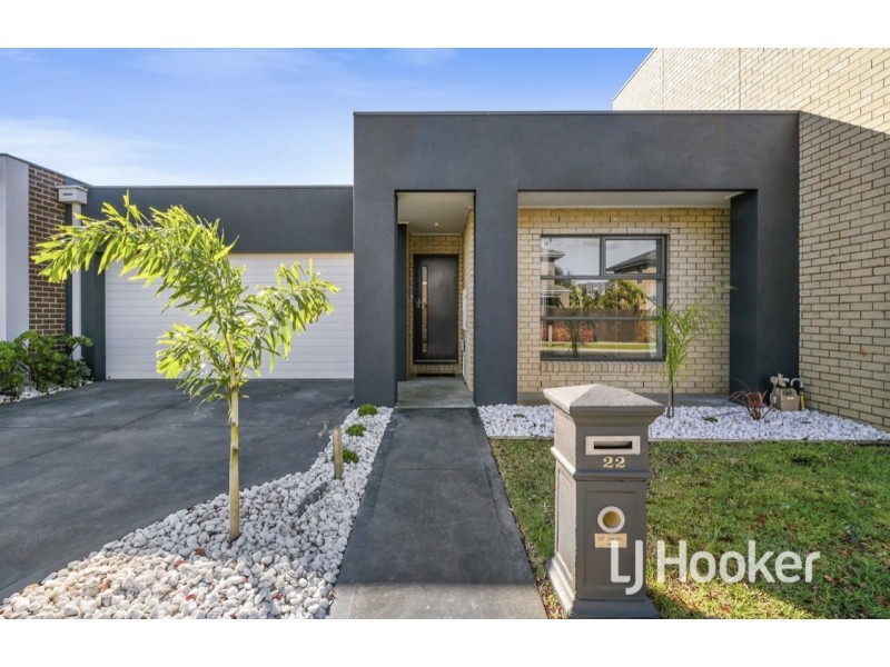 22 Edgeware Close, Pakenham VIC 3810