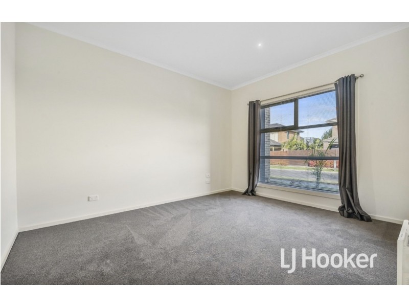 22 Edgeware Close, Pakenham VIC 3810