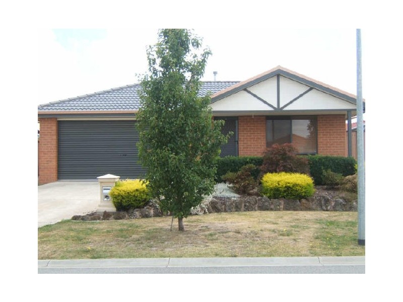 68 Ebony Drive, Pakenham VIC 3810