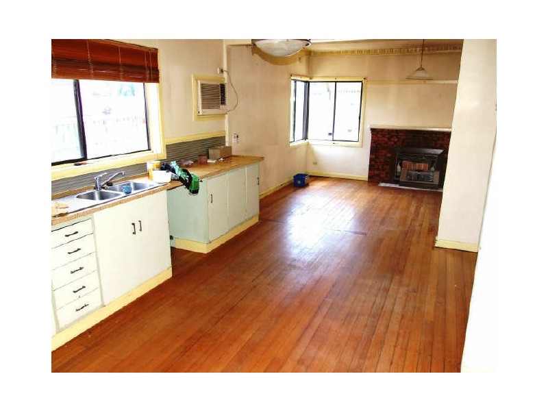 35 Princes Highway, Pakenham VIC 3810