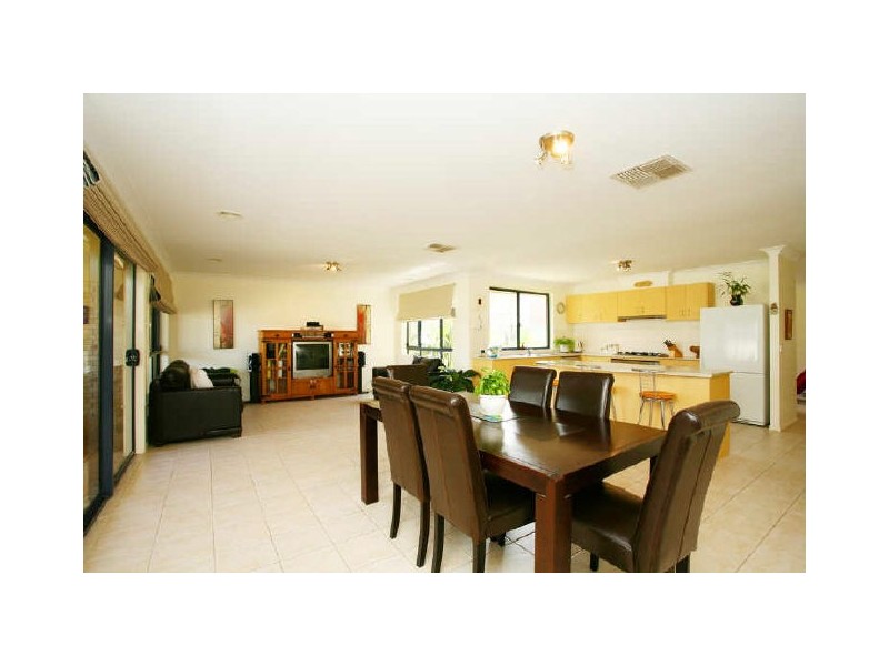 1 Stokes Green, Pakenham VIC 3810