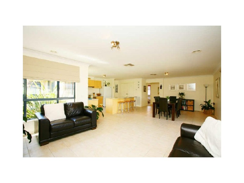 1 Stokes Green, Pakenham VIC 3810