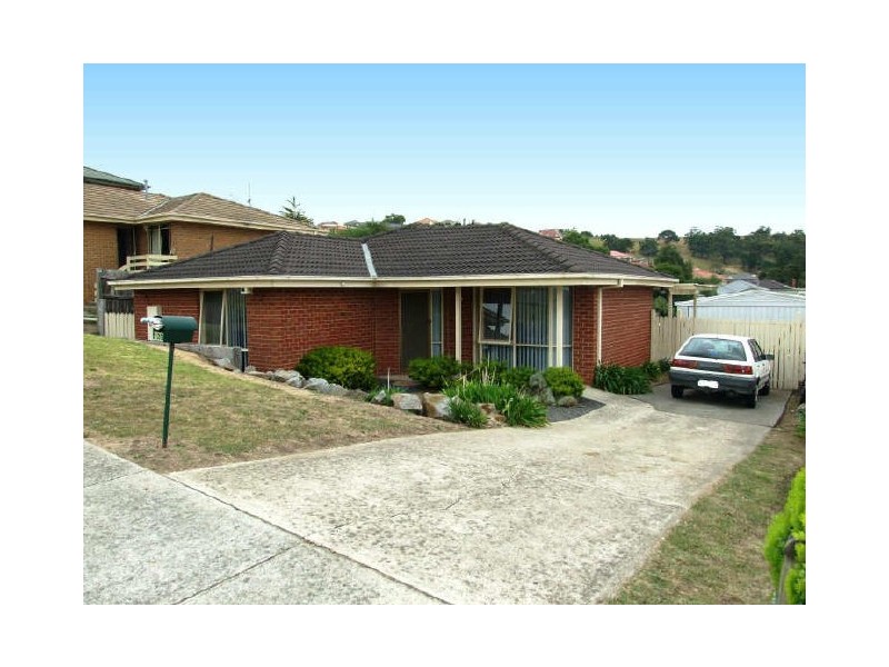 129 Eagle Drive, Pakenham VIC 3810