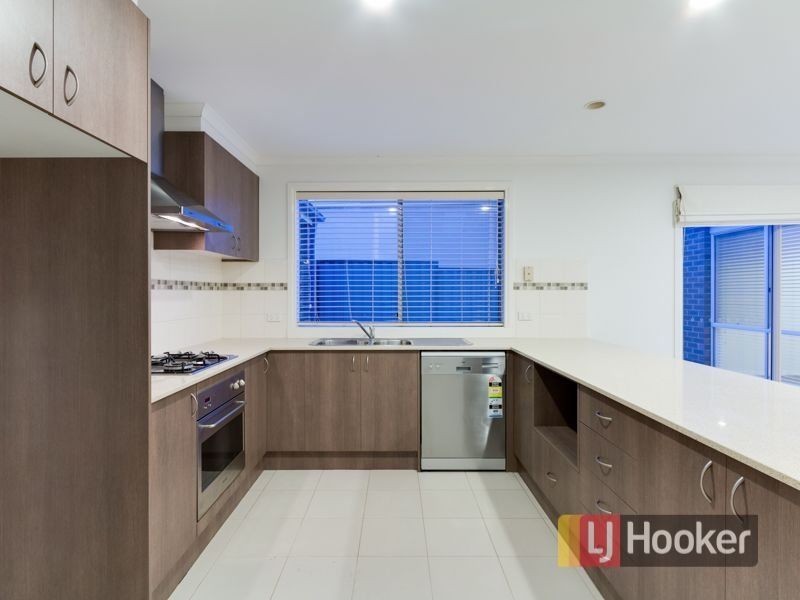 94 Leigh Drive, Pakenham VIC 3810