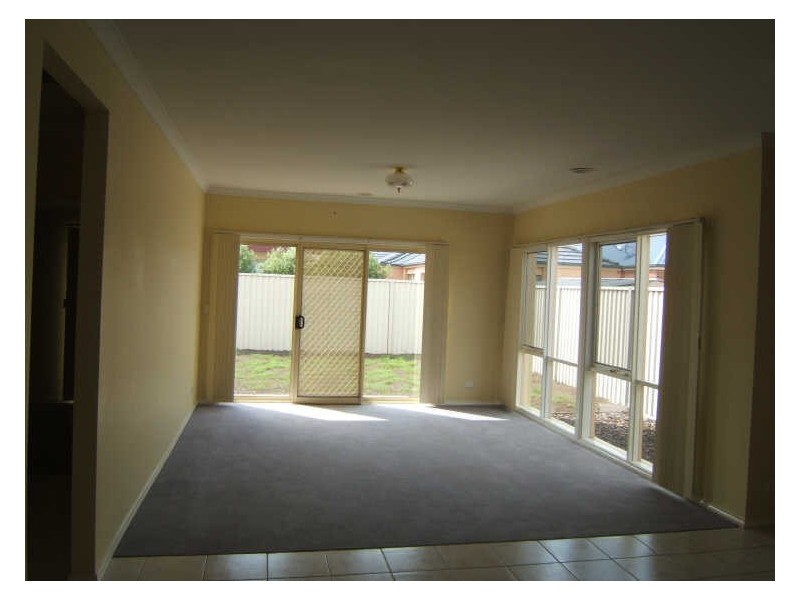 15 Catherine Place, Pakenham VIC 3810