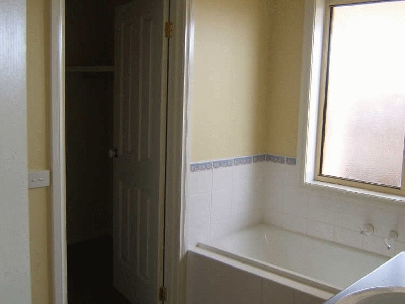 15 Catherine Place, Pakenham VIC 3810