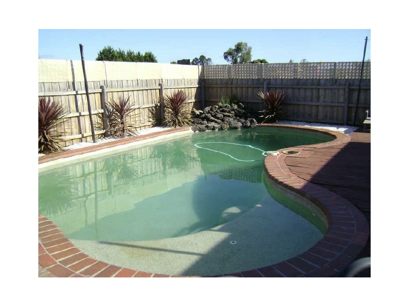 12 Martingale Place, Pakenham VIC 3810