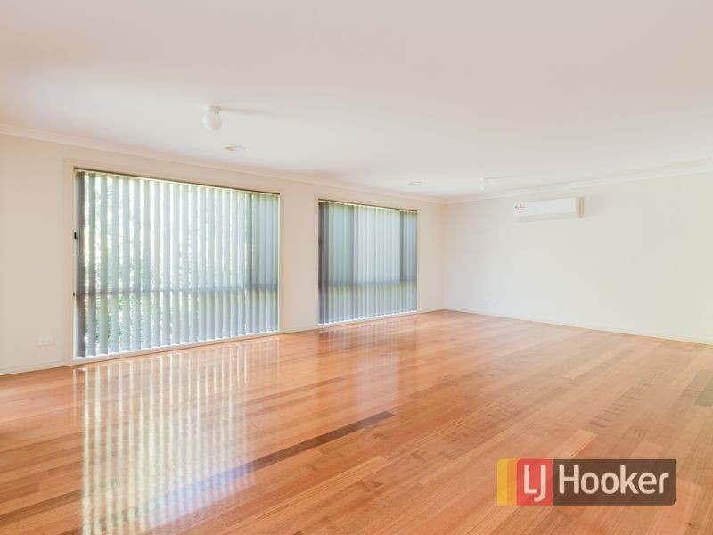 2/5 Balmoral Way, Pakenham VIC 3810