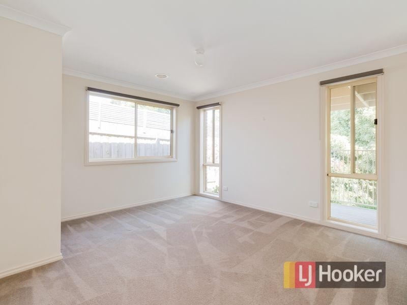 2/5 Balmoral Way, Pakenham VIC 3810