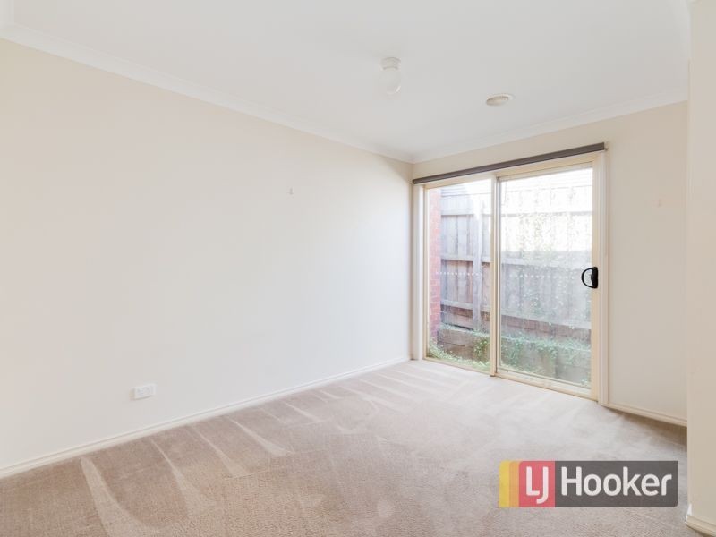 2/5 Balmoral Way, Pakenham VIC 3810