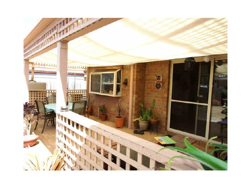 12 Gullquist Way, Pakenham VIC 3810