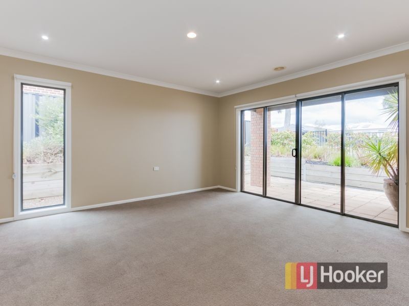 2 Huron Parkway, Pakenham VIC 3810