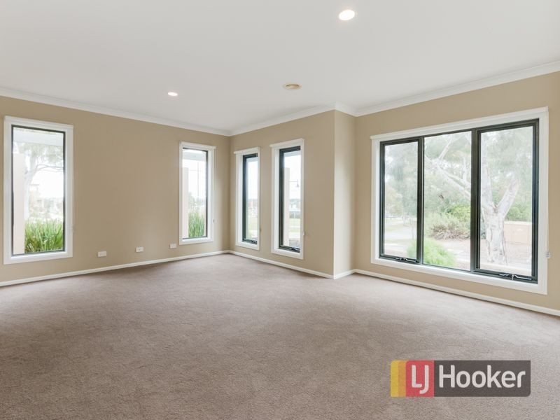 2 Huron Parkway, Pakenham VIC 3810