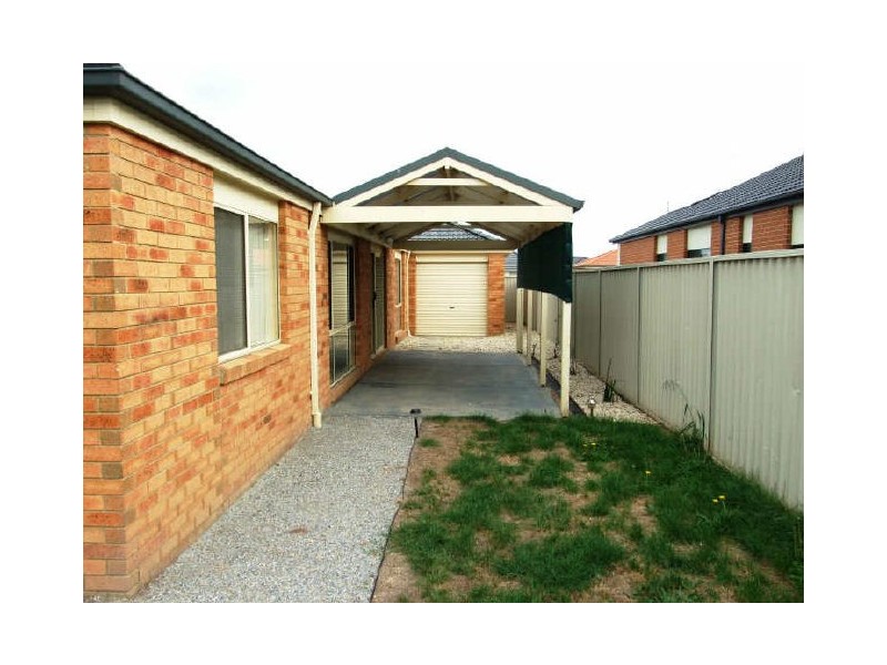 39 Hartland Circuit, Pakenham VIC 3810