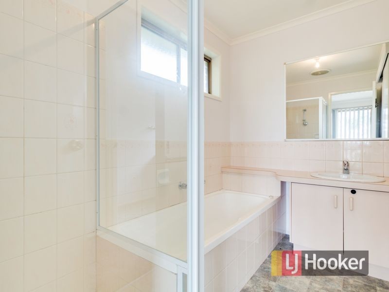 12 Balmoral Way, Pakenham VIC 3810