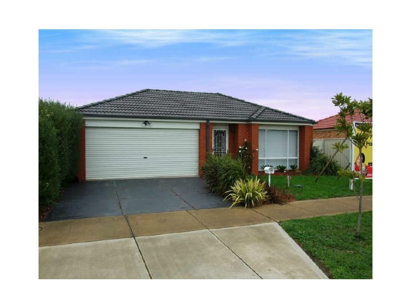 18 Hartland Circuit, Pakenham VIC 3810
