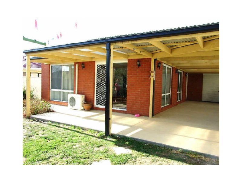 18 Hartland Circuit, Pakenham VIC 3810